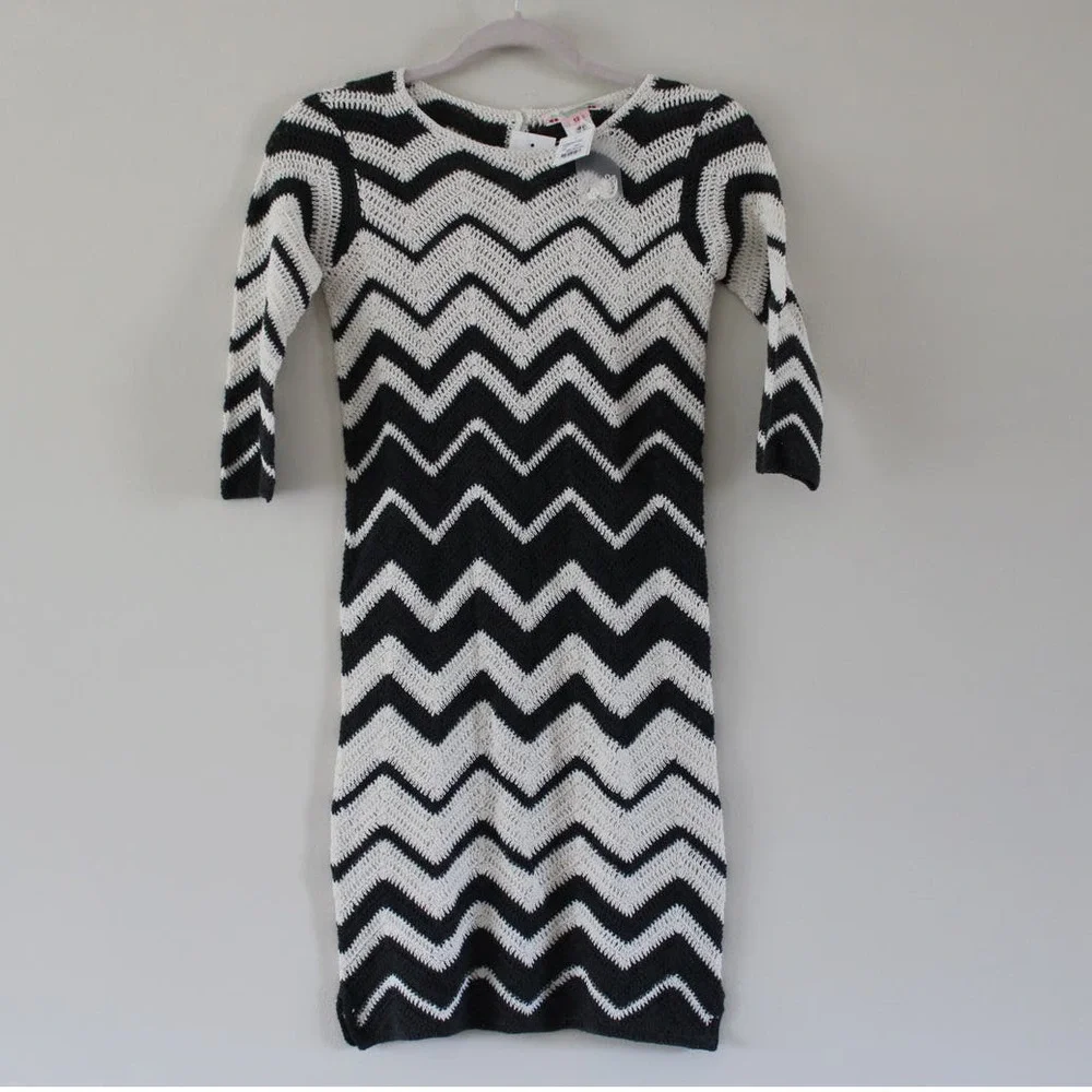 NWT Bonpoint Girl's Crochet Knit Pattern Dress Gray White Chevron 12‎